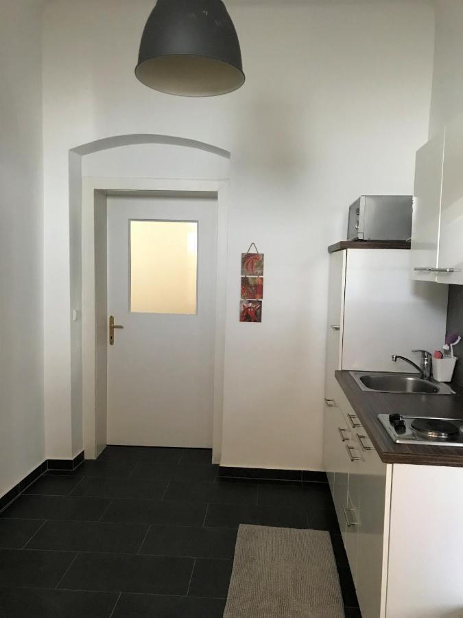 Near Yppenplatz & Brunnenmarkt Wiedeń